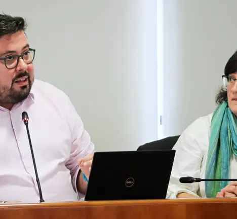 O portavoz municipal do BNG, Xabier P. Igrexas, e a concelleira Ana Mart&iacute;nez no Pleno de Vigo