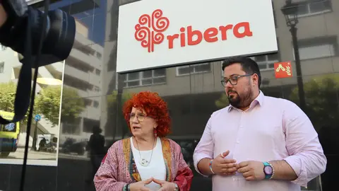 A deputada Montse Prado e o portavoz municipal Xabier P. Igrexas